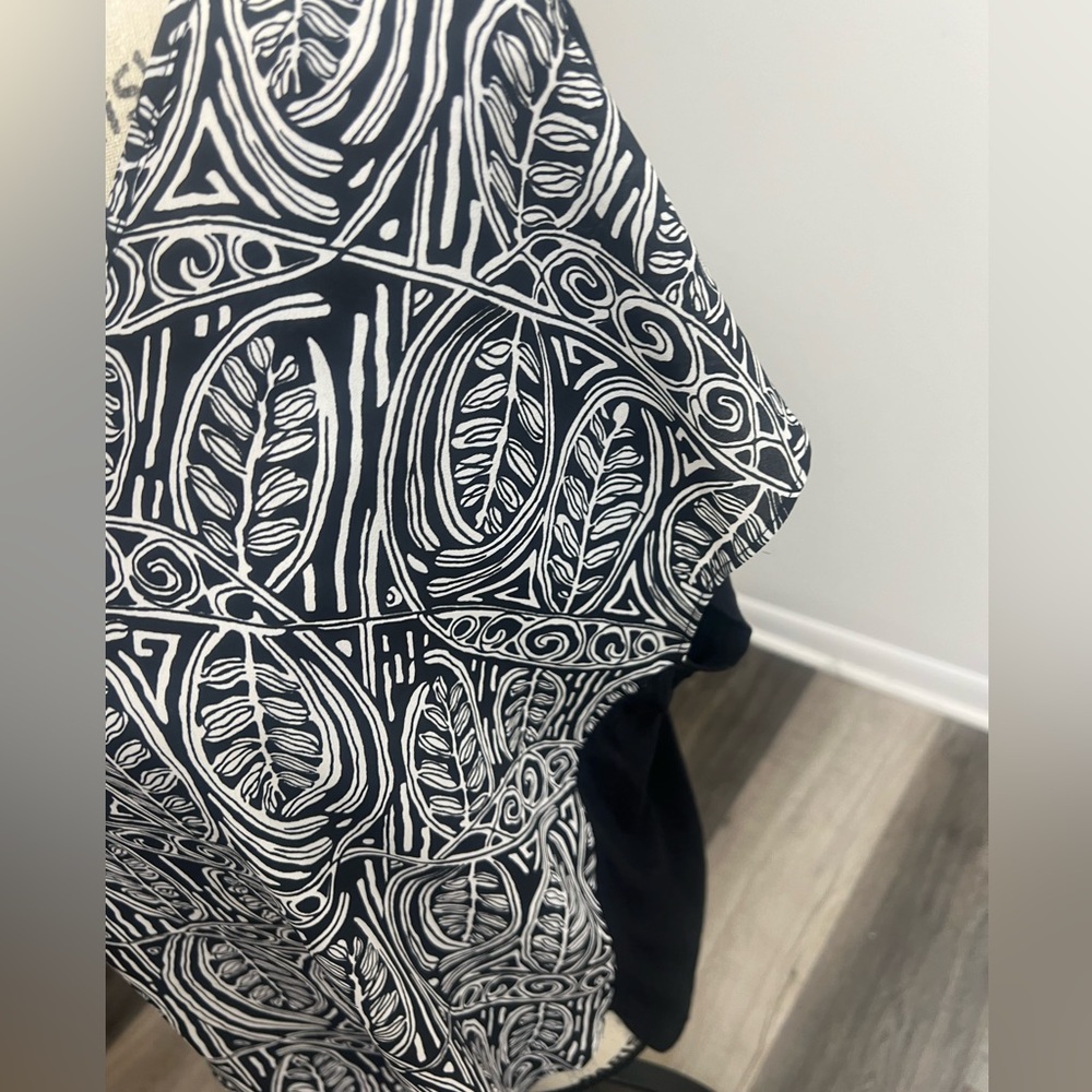 Loft Black & White Patterned Blouse! - Picture 7 of 13